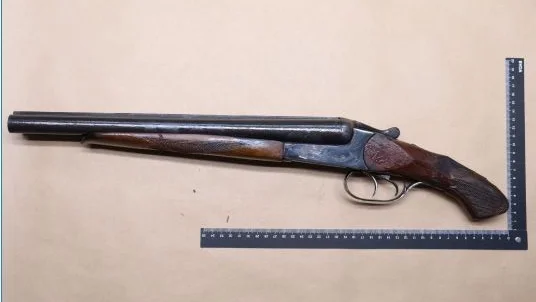En 30-åring i Eskilstuna åtalas för grovt vapenbrott. Bilden är från polisens förundersökning.