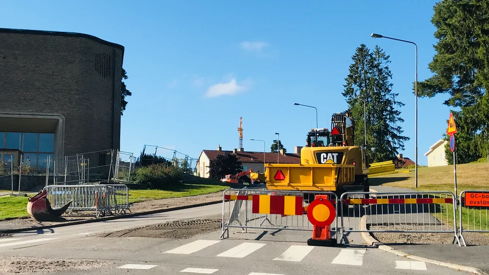 Läroverksgatan är avstängd från Linnévägen till parkeringen vid skolan.