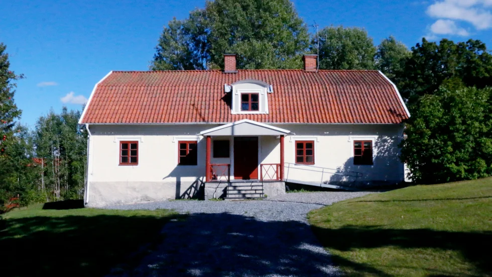 Gillberga församlingshem är snart en av två fastigheter som Eskilstuna pastorat säljer.