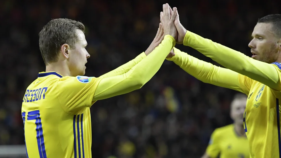 Viktor Claesson och Marcus Berg tillsammans i landslagsdressen i mars förra året. Arkivbild.