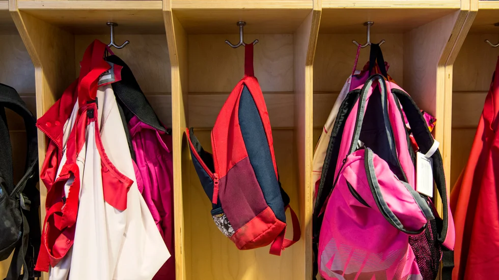 Båda föräldrar ska vara överens om i vilken skola barnet ska gå. Annars kan barnet inte börja.