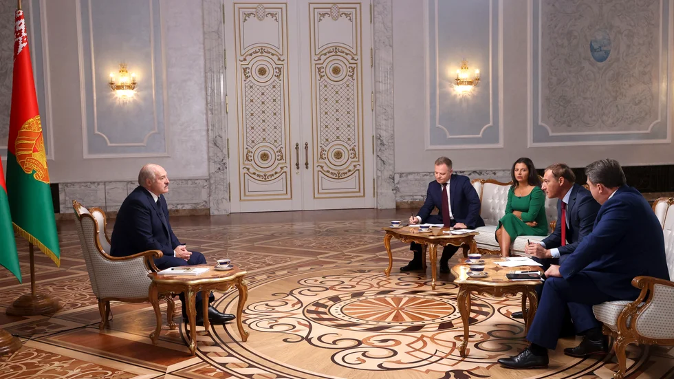 Belarus president Aleksandr Lukasjenko i intervju med ryska journalister i Minsk.