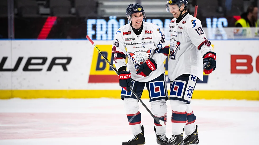 Tyler Morley och Andrew Gordon jublar efter segermatchen mot Frölunda.