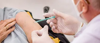 Vaccination: Låt vård- och omsorgspersonalen gå före