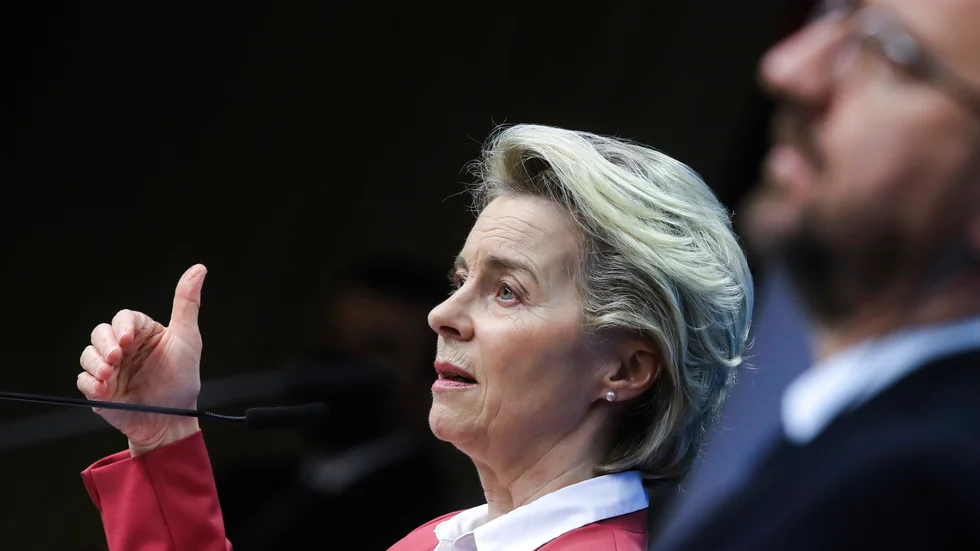EU-kommissionens ordförande Ursula von der Leyen och rådsordförande Charles Michel på presskonferens efter EU-ländernas webbtoppmöte i torsdags.