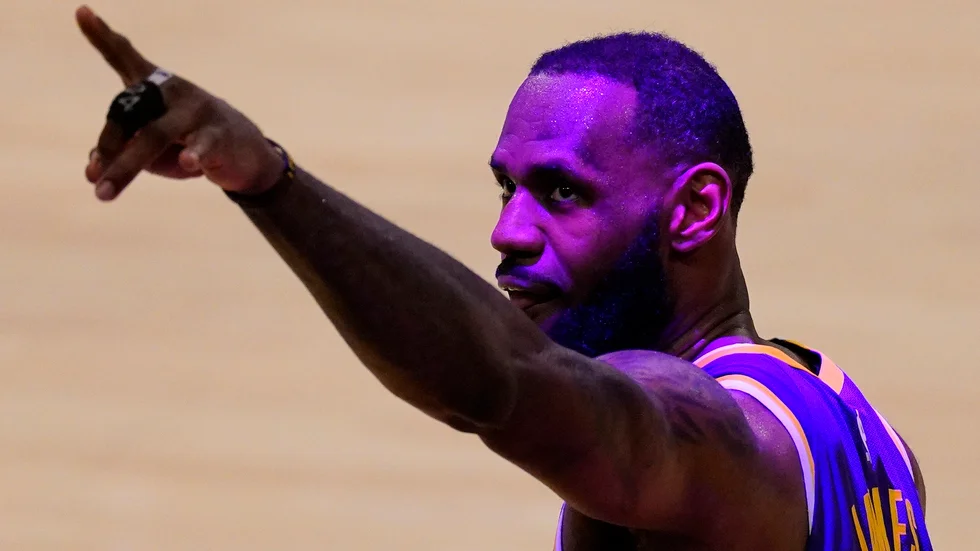 LeBron James går till motattack efter Zlatan Ibrahimovic kritiserat James politiska aktivism.