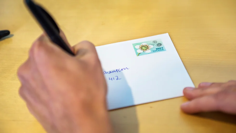 Glöm inte bort att skriva vanliga pappersbrev ibland, uppmanar krönikören.