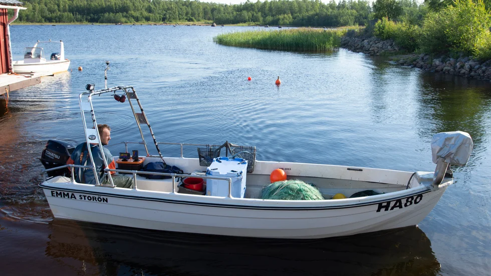 Andreas Wikström säger att han älskar att fiska, att han är hemma på havet. 