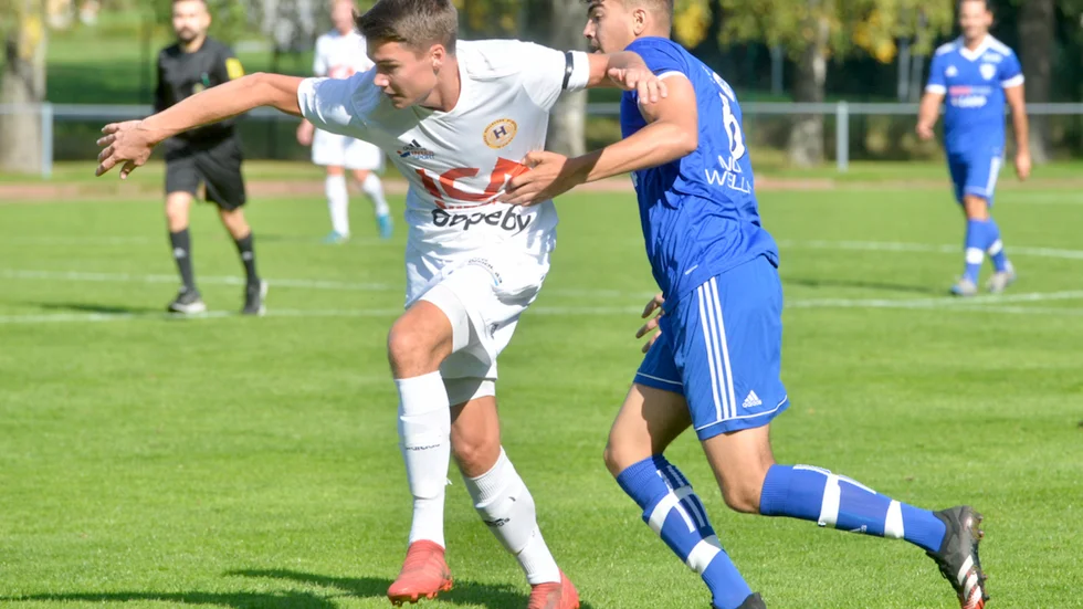 IFK Nyköpings Kareem Haider Kareem Al-Siweedi (till höger) inledde målskyttet, men Harg vände lokalderbyt på Folkungavallen och är nu klart för division 3-kval.