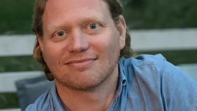 Operasångaren Tobias Hellberg från Nyköping ger en konsert i hemstaden på söndag 20 september i Gamla Tingshuset. Föreställningen är utsåld.