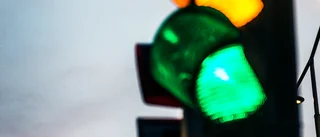 Bilförare backade in i annat fordon vid trafikljus