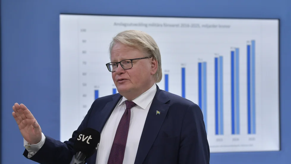 Peter Hultqvist (S) berättar om det stärkta svenska försvaret.