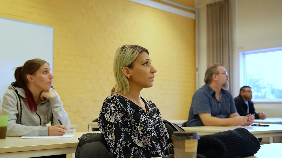 Katarina Engström och Sahide Kryezi från äldreboendet Pjäsen i Visby var några av de som var med när Äldreomsorgslyftet startade förra året. Nu finns 25 miljoner kronor för fortsättningen i år.