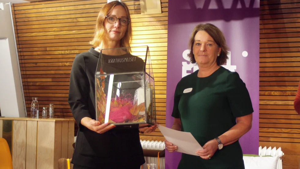 Inger Nylén Persson och Annika Anderssons tog emot Växthuspriset.