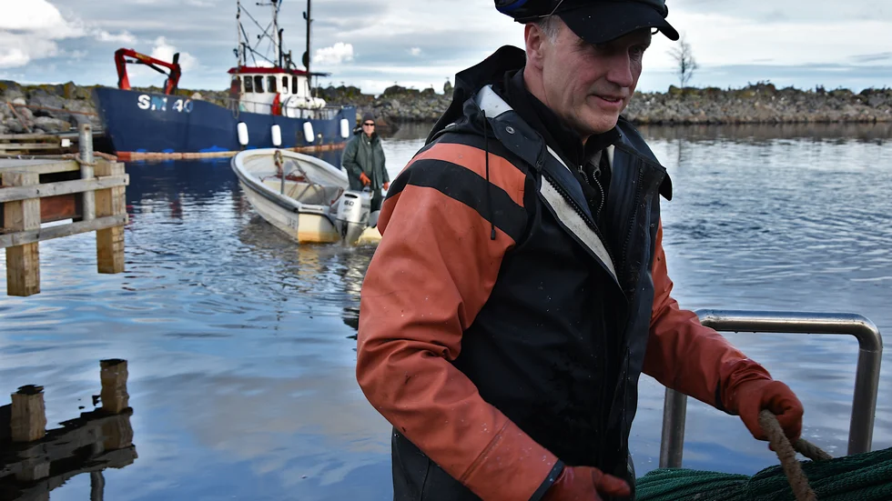 Junköfiskaren Lars Ökvist vill förbjuda industrifisket i Bottenhavet. "Något måste göras nu. Det har redan gått för långt."