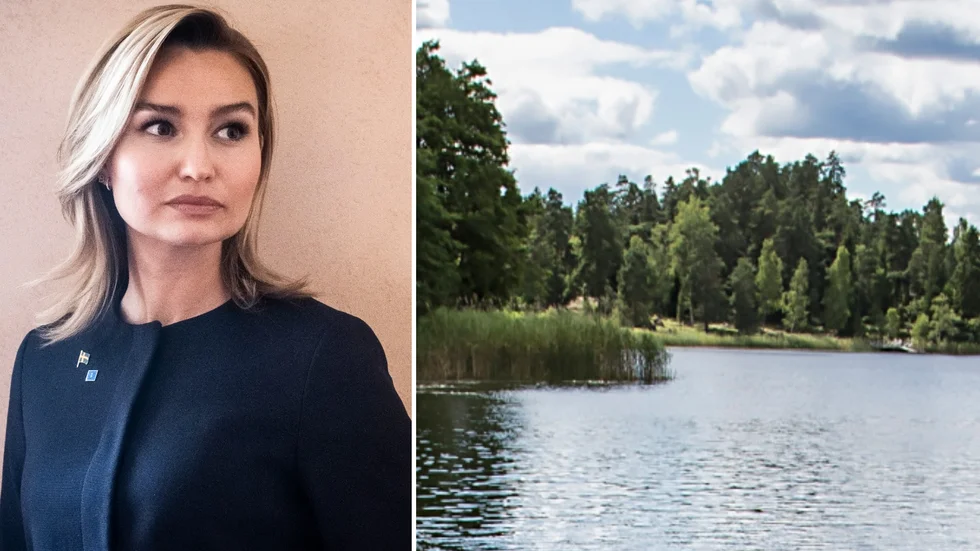 Partiledaren för Kristdemokraterna, Ebba Busch, har hamnat i en tvist kring en sjötomt utanför Uppsala. Säljaren, en 81-årig man, har efteråt ångrat affären. Busch har via sitt ombud hotat mannen med att ta ärendet till domstol.