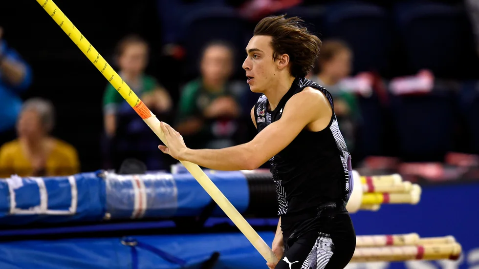 Armand Duplantis får inte möjlighet att tävla i inomhus-VM nästa år eftersom det flyttats. Arkivbild.