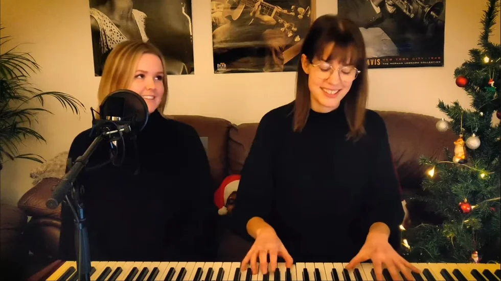 Sofie Andersson (sång) och Ester Mellberg (piano).