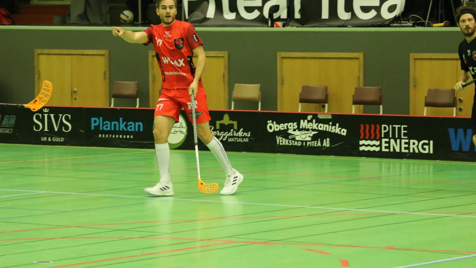 Marcus Renberg visade vägen i derbyt med ett äkta hattrick. 2-1,3-1 och 4-1 målet.