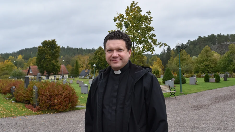 Jörgen Sundeborn, kyrkoherde i Kinda, säger att kyrkans lokaler är anpassade för 200-300 besökare, och att det inte förväntas komma mer än 50 personer samtidigt. 