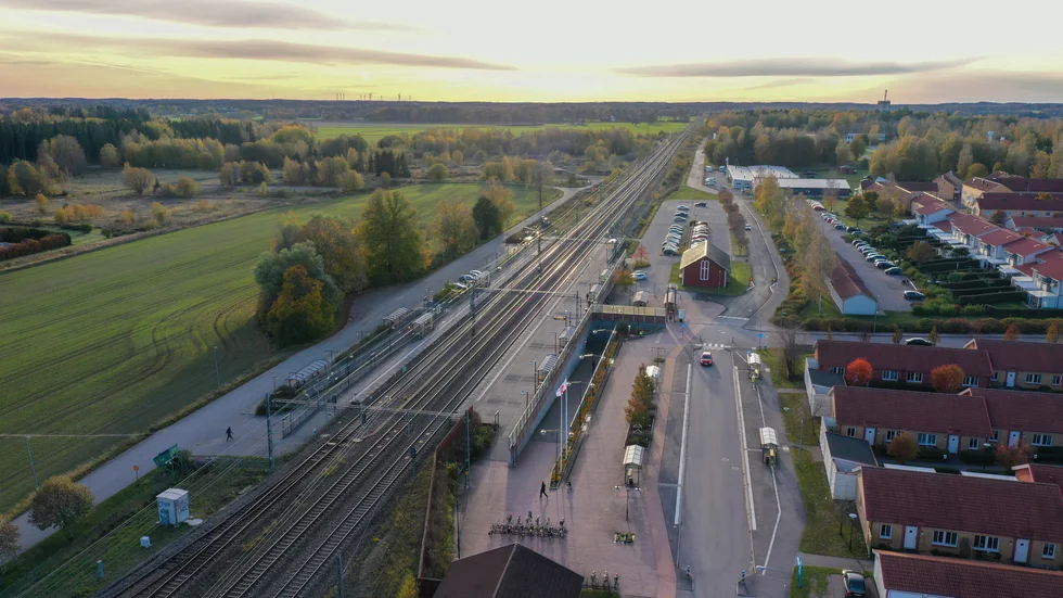 Pendelstågsstationen innebär en ökad risk för vissa brott, som stölder och skadegörelse, berättar kommunpolis Josefin Arvidsson. "Det vore bra om fler medborgare cirkulerar kring de här platserna som är lite extra utsatta. Kanske kan man ta kvällpromenaden med hunden förbi stationen."