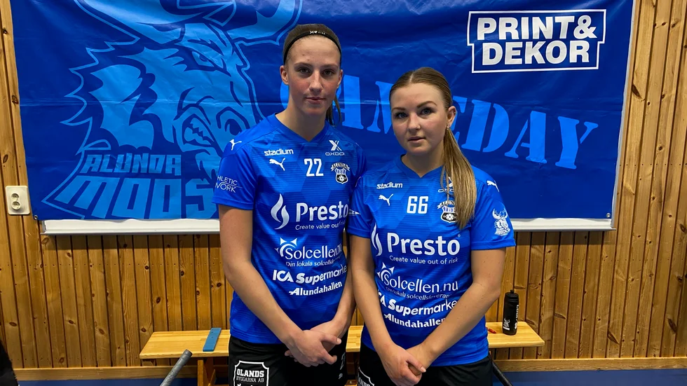 Alundas matchvinnare Elin Höglund(fyra mål) och Ebba Olsson(tre mål). 