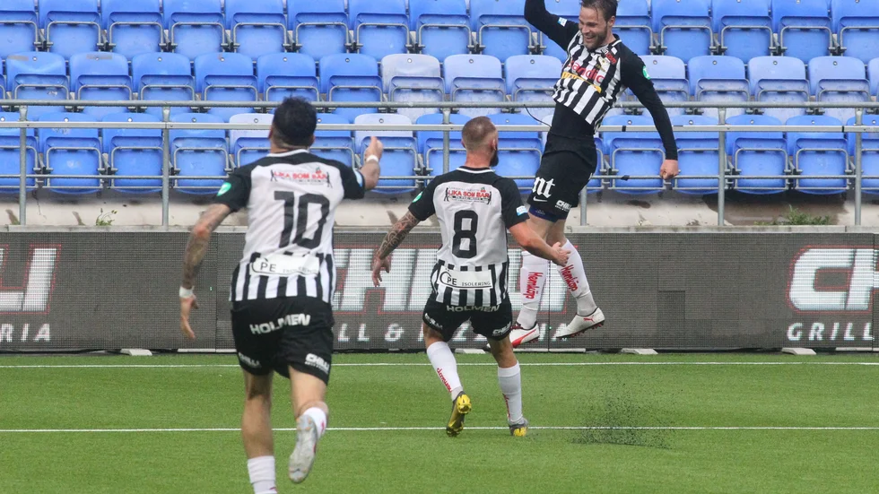 Niklas Söderberg fixade med sina två mål femte raka segern för IF Sylvia. 