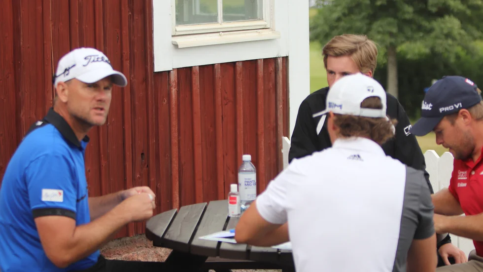 Robert Karlsson var nöjd när han summerade fredagens ruynda med sia medtävlare.