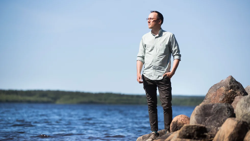 I Arjeplogs kommun finns fler än 8.000 sjöar och för varje invånare finns det fem kilometer strand. Här ska nu Isak Utsi, 28, ta över kommunstyrelsens ordförandeklubba.