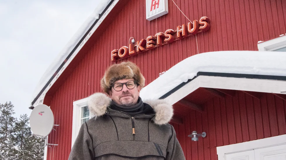 Mogens Amstrup Jacobsen, ordförande i Gunnarsbyns Folkets hus-förening, skriver under på att Boden är föreningsvänligt.