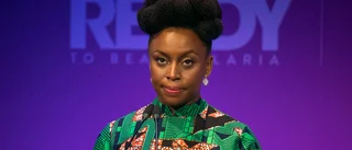 Ngozi Adichie skriver om sorgen efter sin far