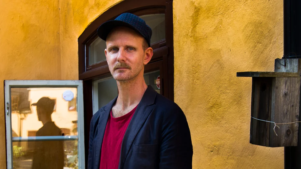I David Wibergs roman "En vuxen människas bekännelse" görs inga försök till skönskrivningar, menar Kurirens recensent Simon Olofsson.