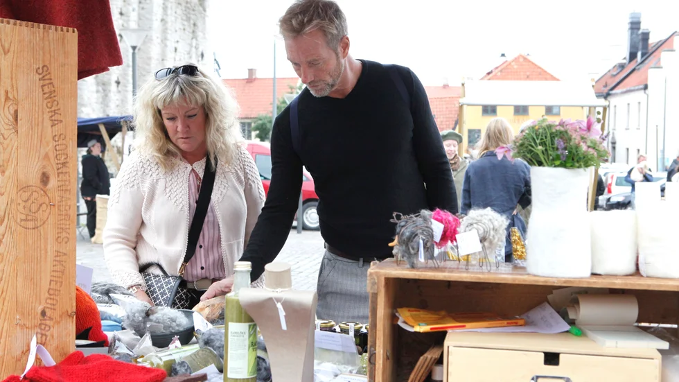 Gunilla och Mikael Wingqvist  från Västervik hade ingen susning om att det var Visbydag. "Det blev en överraskning, en positiv sådan."  