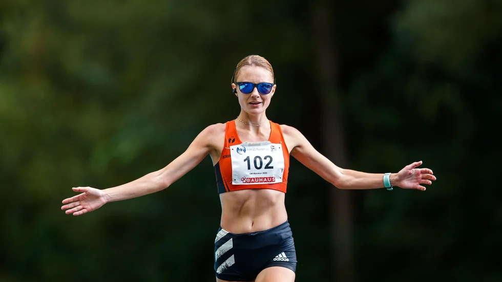 Carolina Wikström vann SM i maraton för första gången i Stockholm i början av september. Nu väntar VM i halvmaraton.