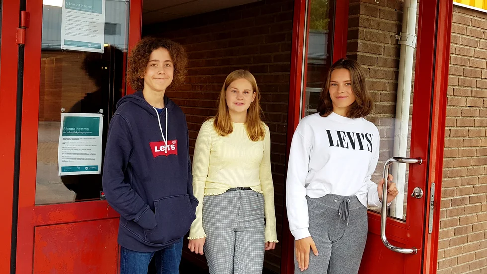 Marcus Gee, Alice Lindbergh och Ella Carlson tror att nya elever har lätt att känna sig välkomna på Ekholmsskolan.