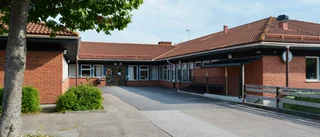 Kulor funna i fönsterruta på skola i Västervik