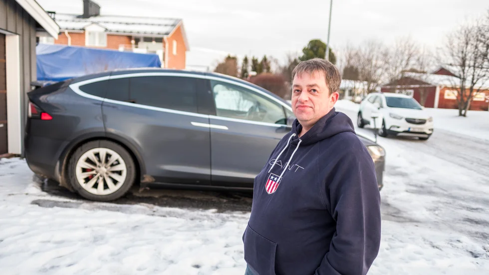 Per Göransson (SD) är kritisk till strategin att med höga skatter försöka tvinga igenom ett snabbt skifte till fossilfria personbilar. Han tror att det kommer ta 20-25 år. "Den tiden måste det också få ta utan att vi dränerar människors ekonomi."