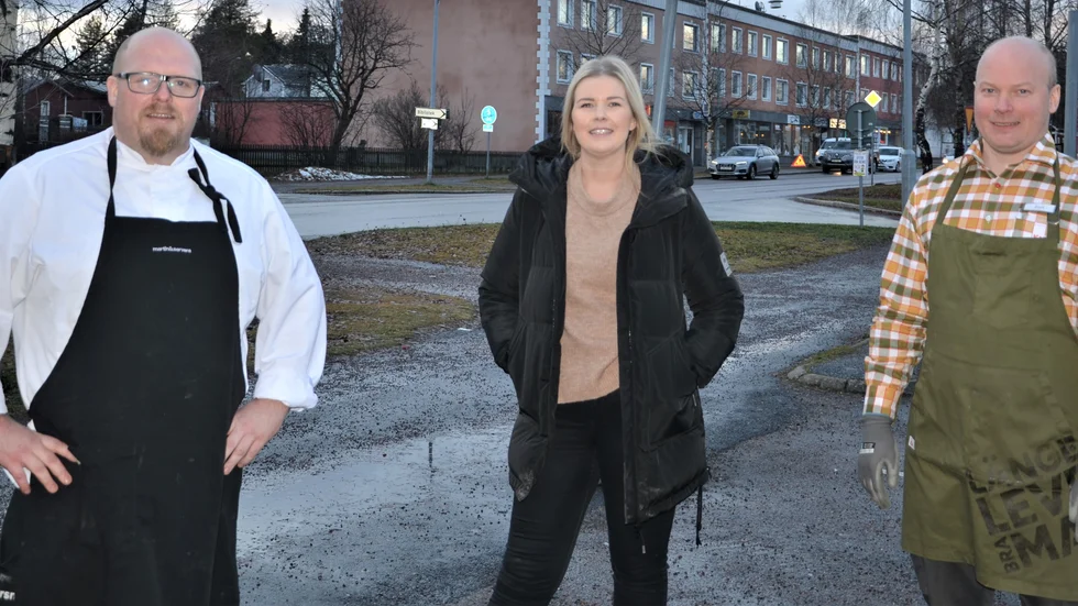 Joel Forsman, Viktoria Kvickström och Emil Karlsson står bakom Julhjälpen i Jokkmokk.