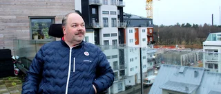 Han sparar sex timmars restid varje dag