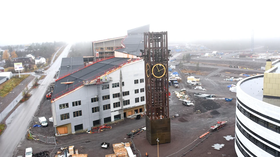 De mindre lokala företagen i Kiruna behöver också stöd, som måste få kosta, skriver insändarskribenterna.  