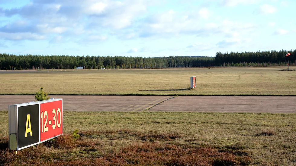Hultsfred Airport AB hyr ut 130 hektar till den gigantiska solcellsparken. Och med det nya avtalet i hamn, är det dags att göra verkstad av planerna.