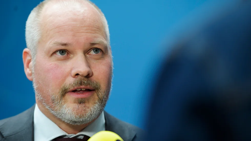 Justitieministern Morgan Johanssons begränsade förslag om slopad ungdomsrabatt för unga lagöverträdare möter också kritik. Arkivbild