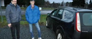 Tjuvar slog sönder deras bilrutor: "Förbannad"
