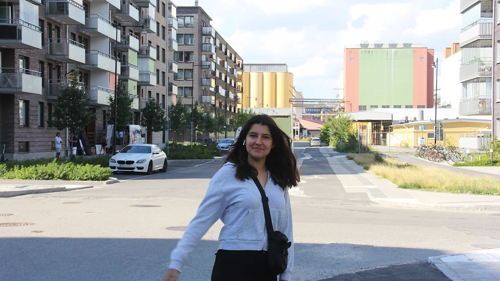 Nili Ben David, 17 år, trivs i Kungsängen. Det är ett lugnt område med närhet till både ån och centrum. 