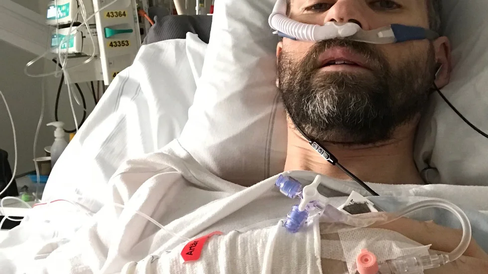 Under sex dygn låg Christofer Kalajo nedsövd med respirator. Han är 38 år och tillhör ingen riskgrupp: "Jag är inget extremfall".