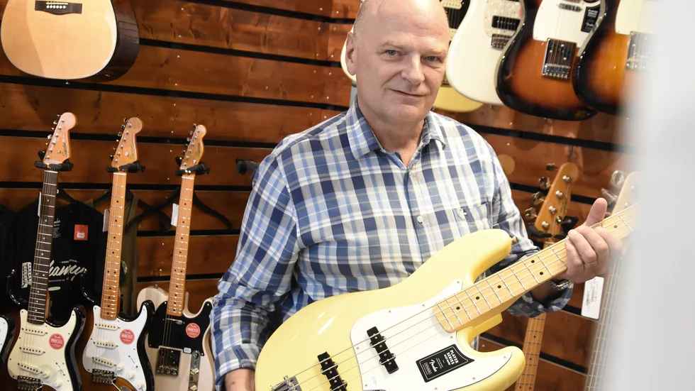 Dennis Sundgren har servat Luleåbor och andra med instrument och övrig musikutrustning sedan 1975.
