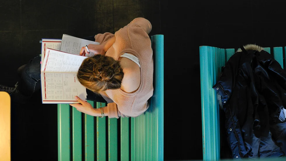Universiteten och högskolorna i landet har tagit fram lite olika regler inför höstterminen. En del låter nya studenter gå först i prioriteringen av tillgång till lokalerna, medan andra studenter främst får plugga hemifrån. Arkivbild.