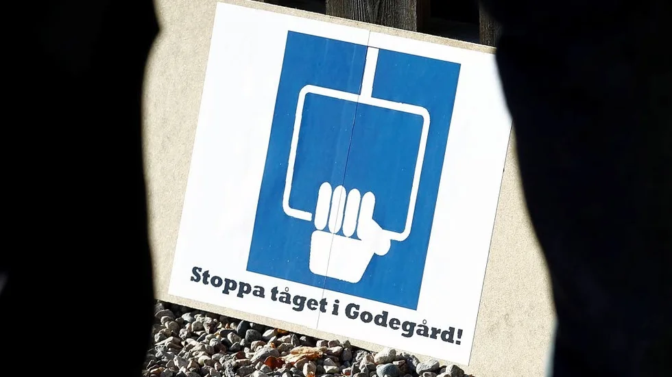 Skribenten vill att tåget stannar i Godegård.