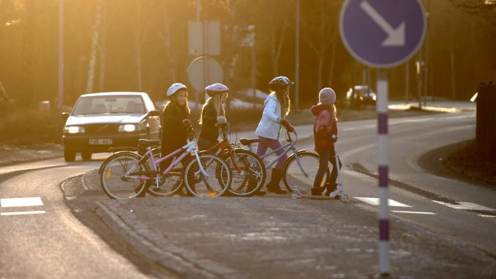 Först i 10-12-årsåldern kan barn förväntas uppträda korrekt i trafiken och klara olika trafiksituationer själva.