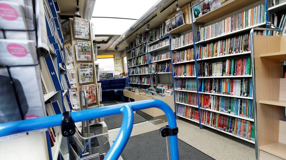 Den 12 juni är det grillkväll vid Motala biblioteks bokbuss.